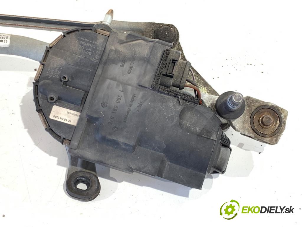 VOLVO V40 liftback 2012 84 kW D2 1560 mechanismus stěračů přední část 31378574 (Motorek stěračů přední)