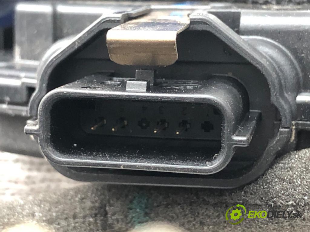 RENAULT CLIO IV liftback 2014 66 kW 0.9 TCe 90 898 zámok dveře pravý přední část 805024563R