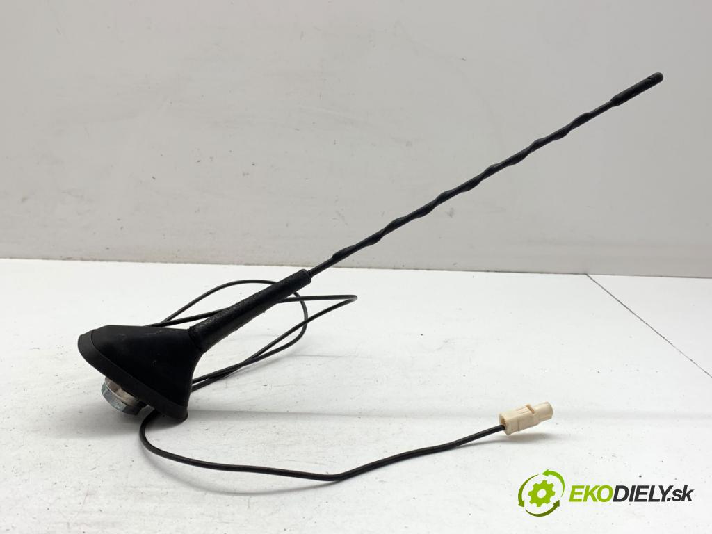 RENAULT CLIO IV liftback 2014 66 kW 0.9 TCe 90 898 ANTENA 