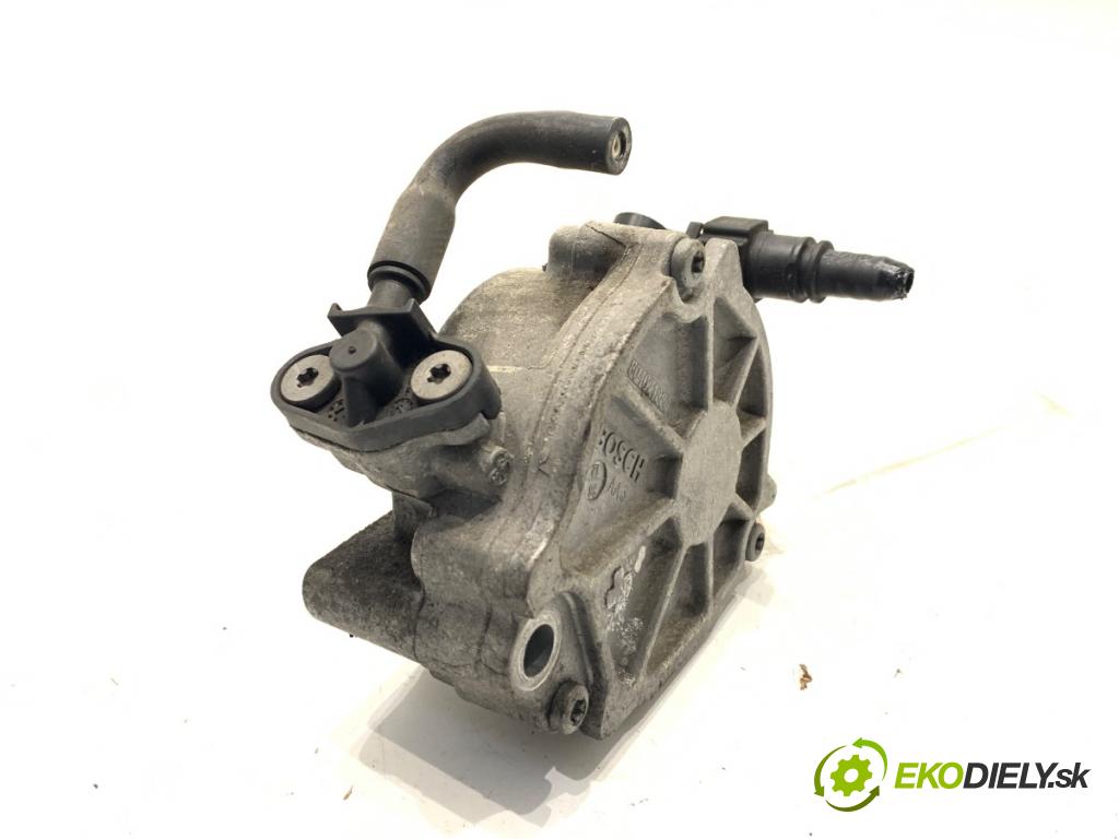 VOLVO V40 liftback 2012 84 kW D2 1560 pumpa vakuová 9804021880