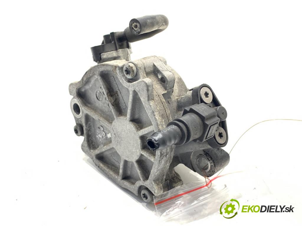 VOLVO V40 liftback 2012 84 kW D2 1560 pumpa vakuová 9804021880