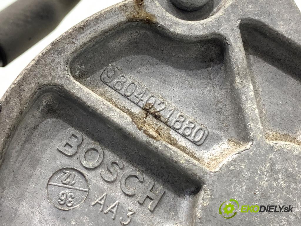 VOLVO V40 liftback 2012 84 kW D2 1560 pumpa vakuová 9804021880