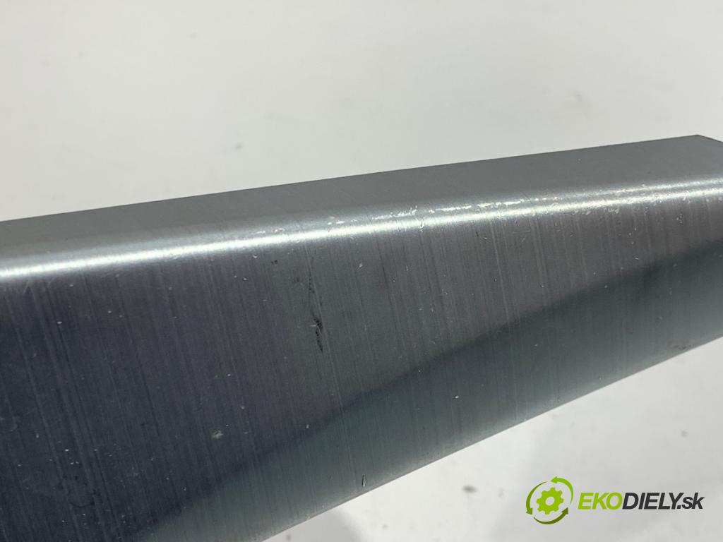 BMW F34 liftback 2016 190 kW 330 d 2993 lišty kryt  (Lišta)