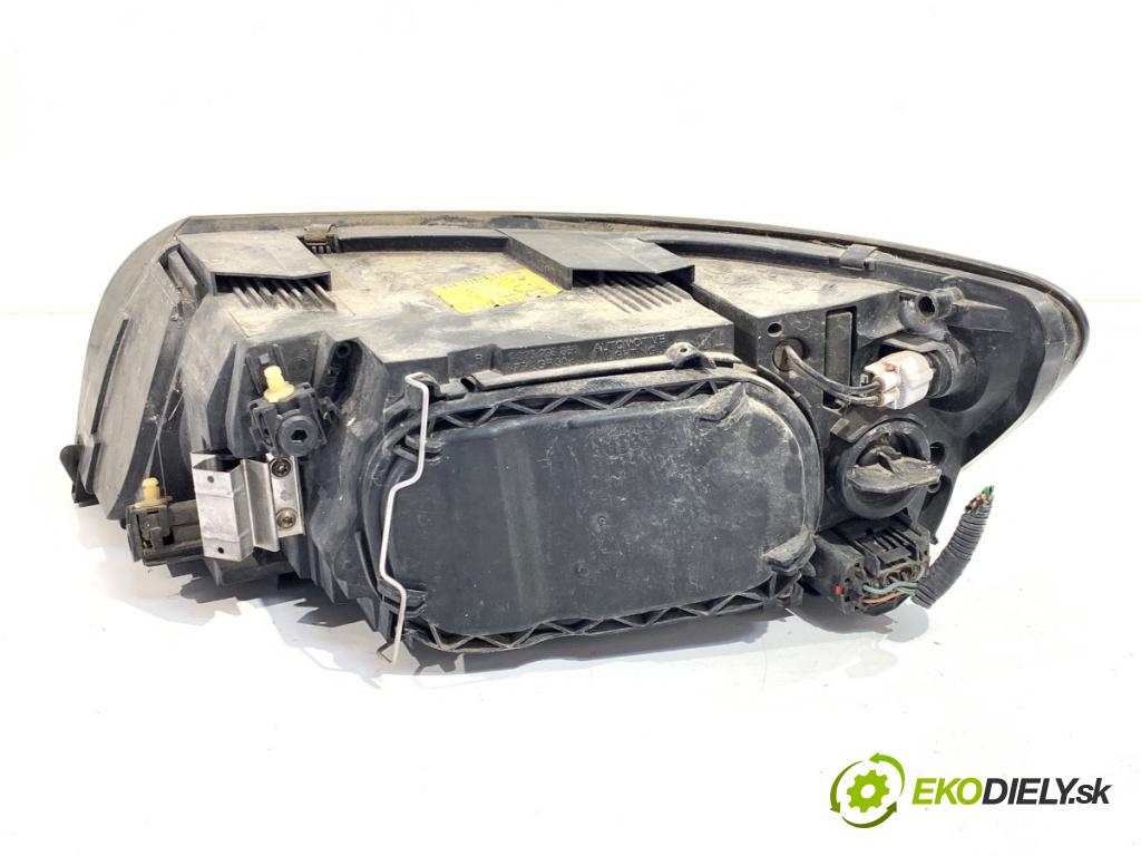 VOLVO V50 Kombi 2007 100 kW 2.0 D 1998 světlomet pravý přední část 30698886