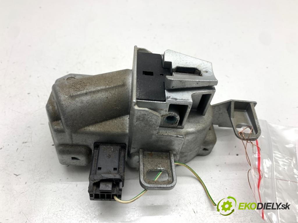VOLVO V50 Kombi 2007 100 kW 2.0 D 1998 blokáda volantu P30776153 (Řízení ostatní)