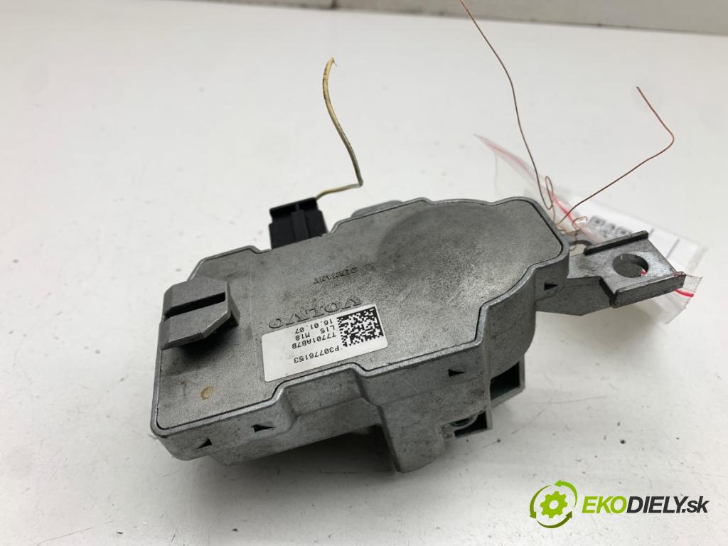 VOLVO V50 Kombi 2007 100 kW 2.0 D 1998 blokáda volantu P30776153 (Řízení ostatní)