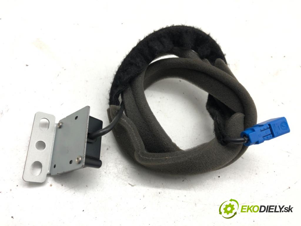 RENAULT CLIO IV liftback 2014 66 kW 0.9 TCe 90 898 ANTENA GPS 259752753R