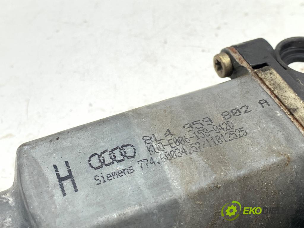 AUDI A3 8L liftback 2002 74 kW 1.9 TDI 1896 motor sťahovaní okna pravý zadní část 8L4959802A