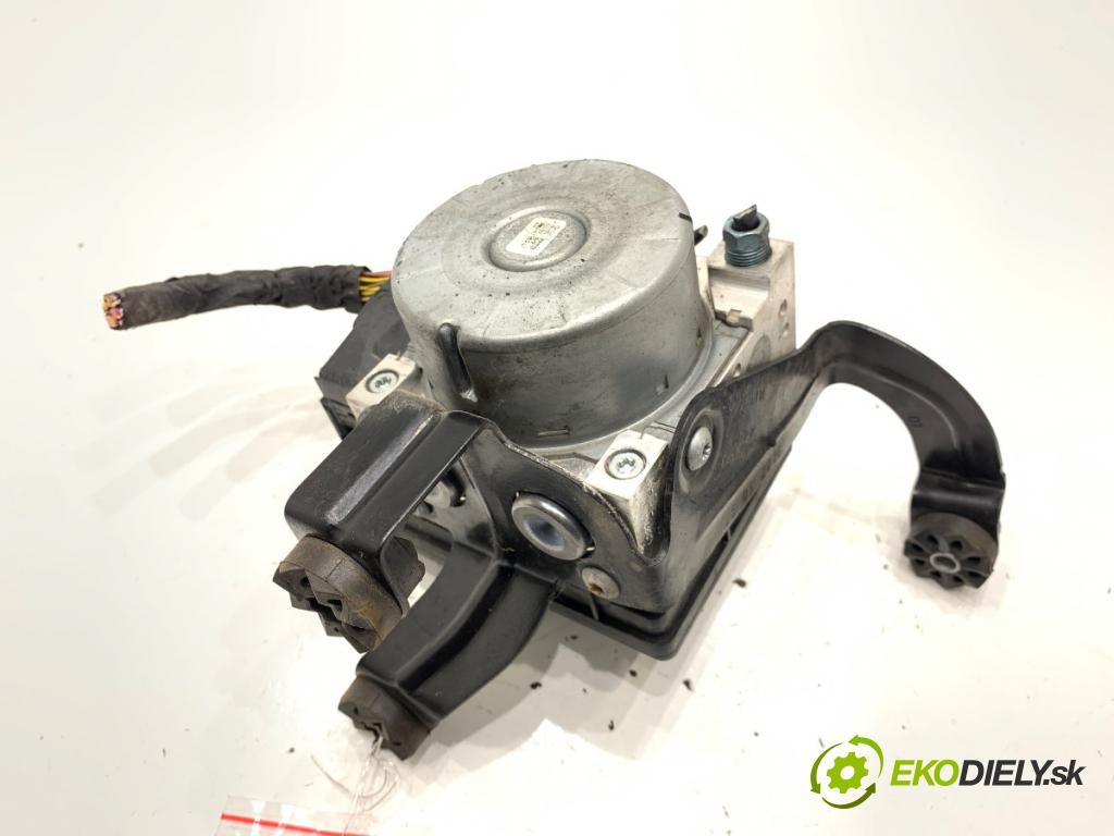 BMW F34 liftback 2016 190 kW 330 d 2993 Pumpa ABS 6881172 (Pumpa ABS)