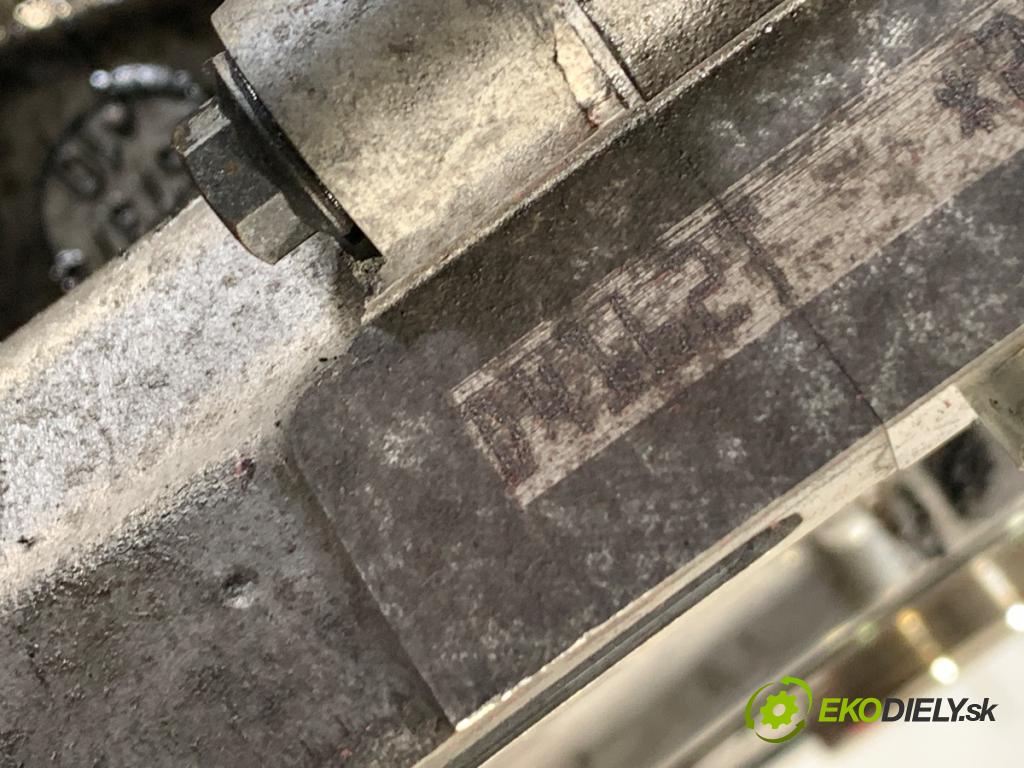 VOLVO V40 liftback 2012 84 kW D2 1560 Motor D4162T (Motor)