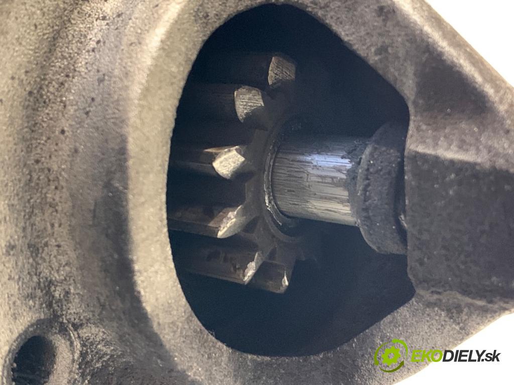 VOLVO V40 liftback 2012 84 kW D2 1560 startér 30659478 (Startér)