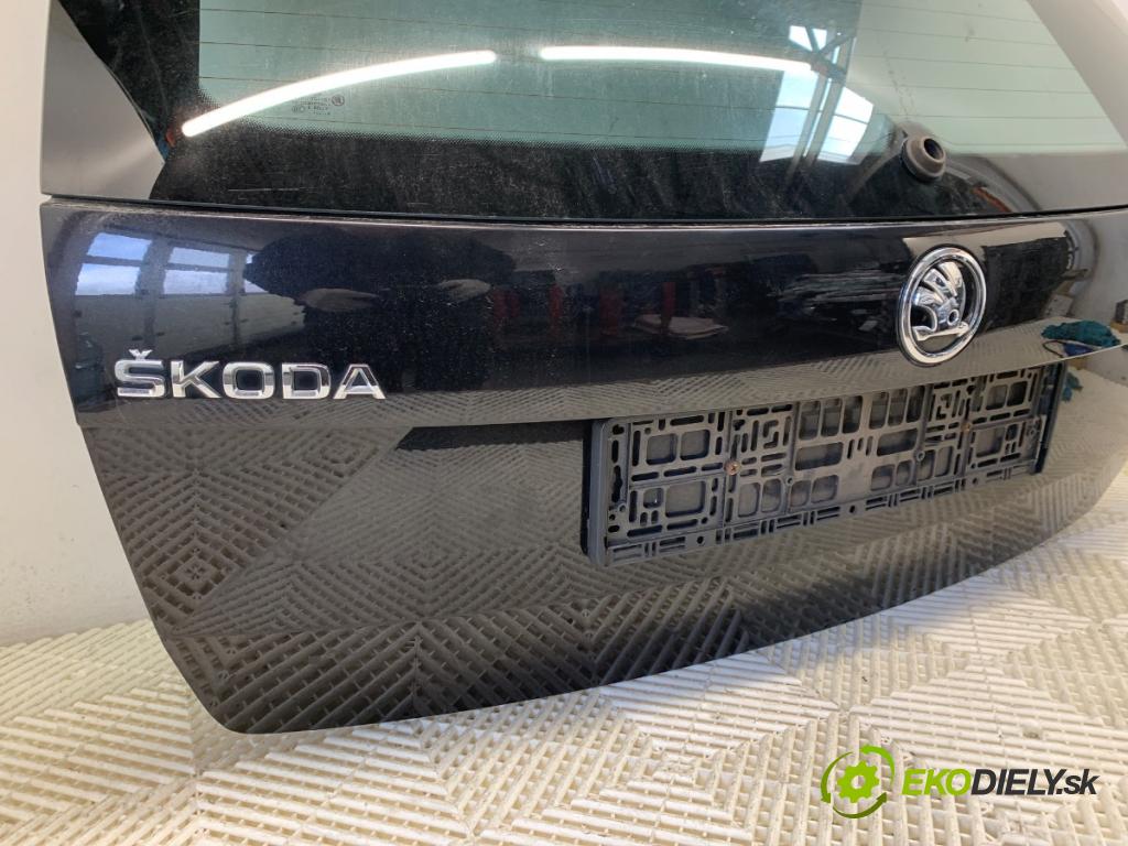 SKODA OCTAVIA III Kombi 2019 110 kW 2.0 TDI 1968 kapota zadní část