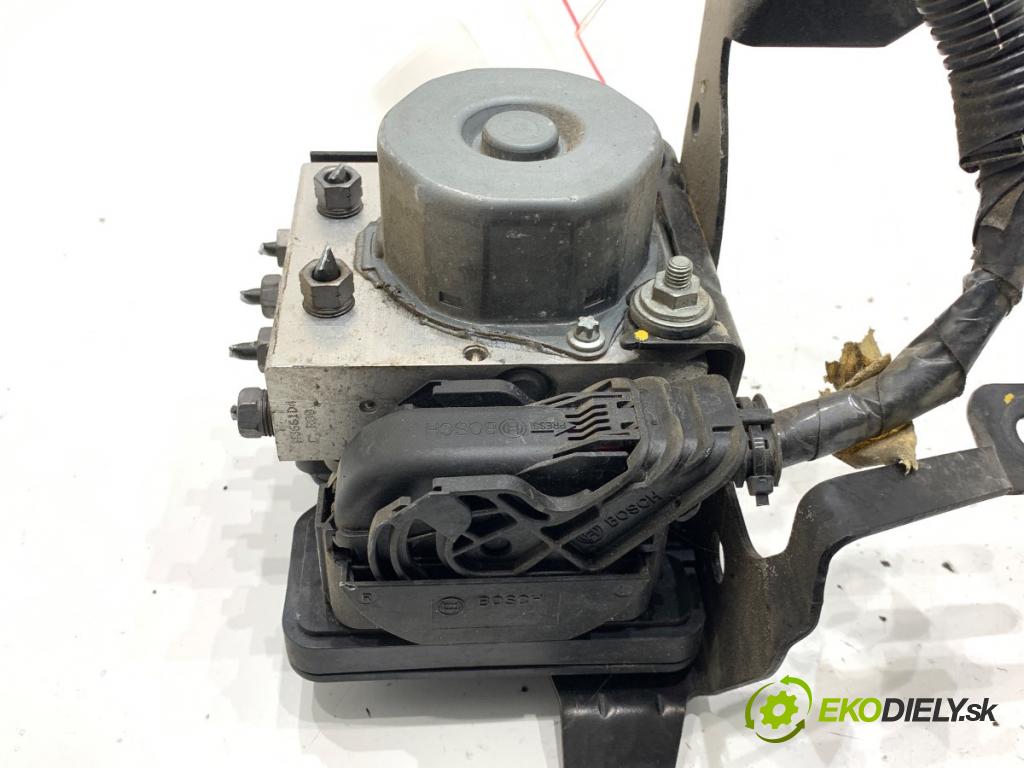 RENAULT CLIO IV liftback 2014 66 kW 0.9 TCe 90 898 pumpa ABS 476605492R (Pumpa ABS)