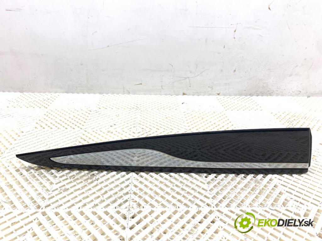 RENAULT CLIO IV liftback 2014 66 kW 0.9 TCe 90 898 Lišta Dvere pravy zad 828762614R