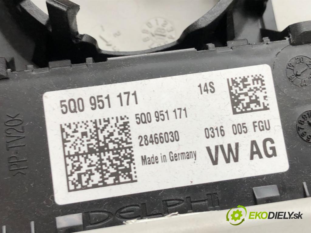 SKODA OCTAVIA III Kombi 2019 110 kW 2.0 TDI 1968 Svetlo stropné 5E0867489