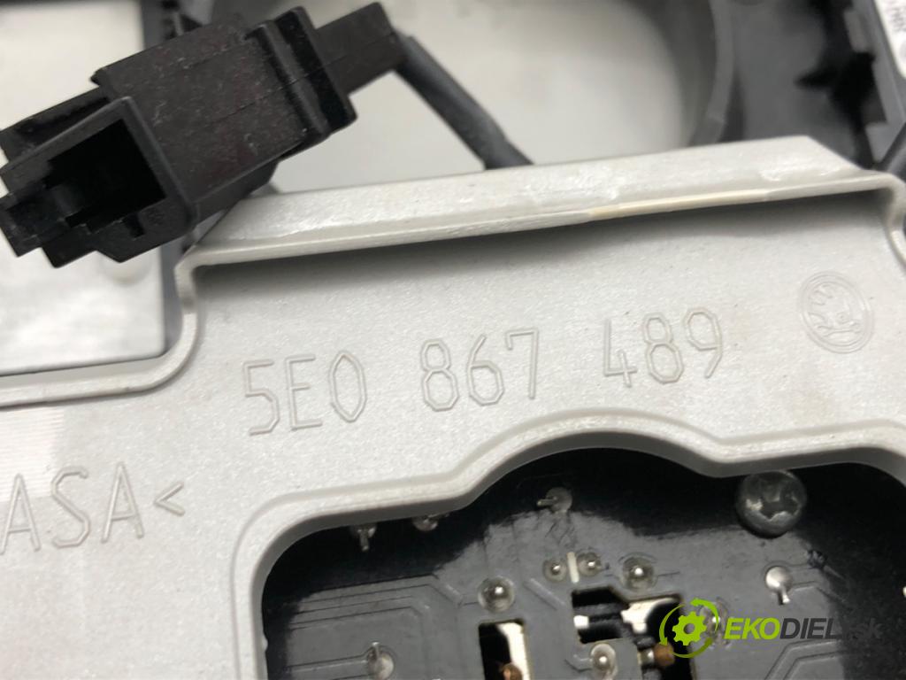 SKODA OCTAVIA III Kombi 2019 110 kW 2.0 TDI 1968 Svetlo stropné 5E0867489