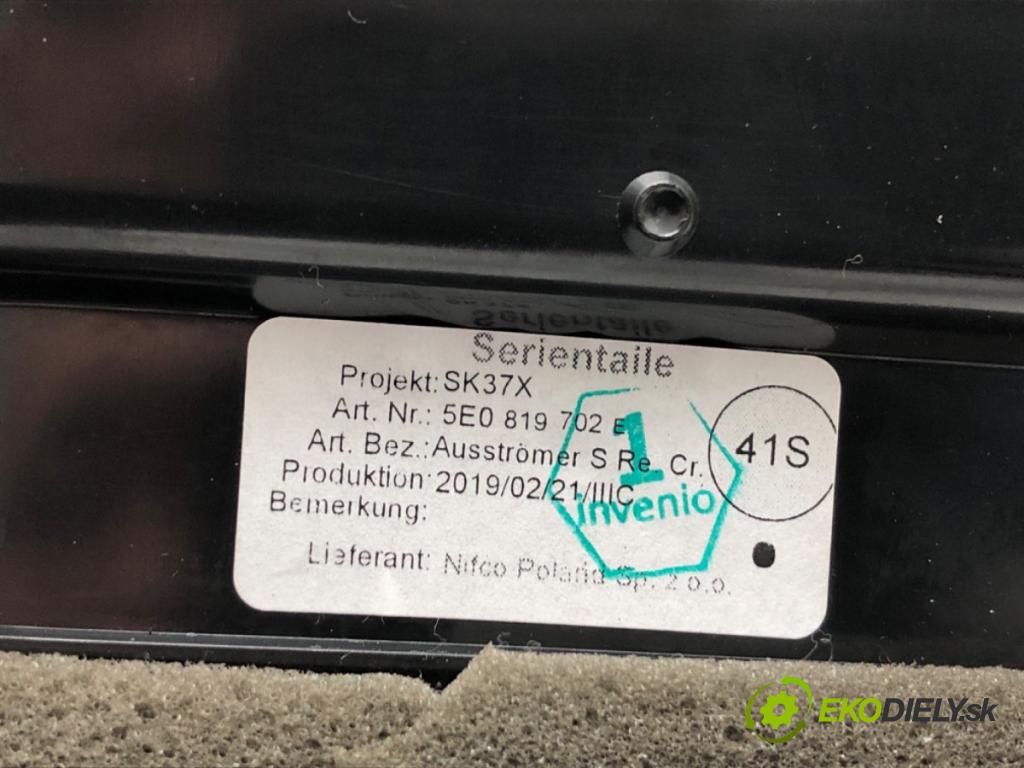 SKODA OCTAVIA III Kombi 2019 110 kW 2.0 TDI 1968 mří topení pravý přední část 5E0819702E