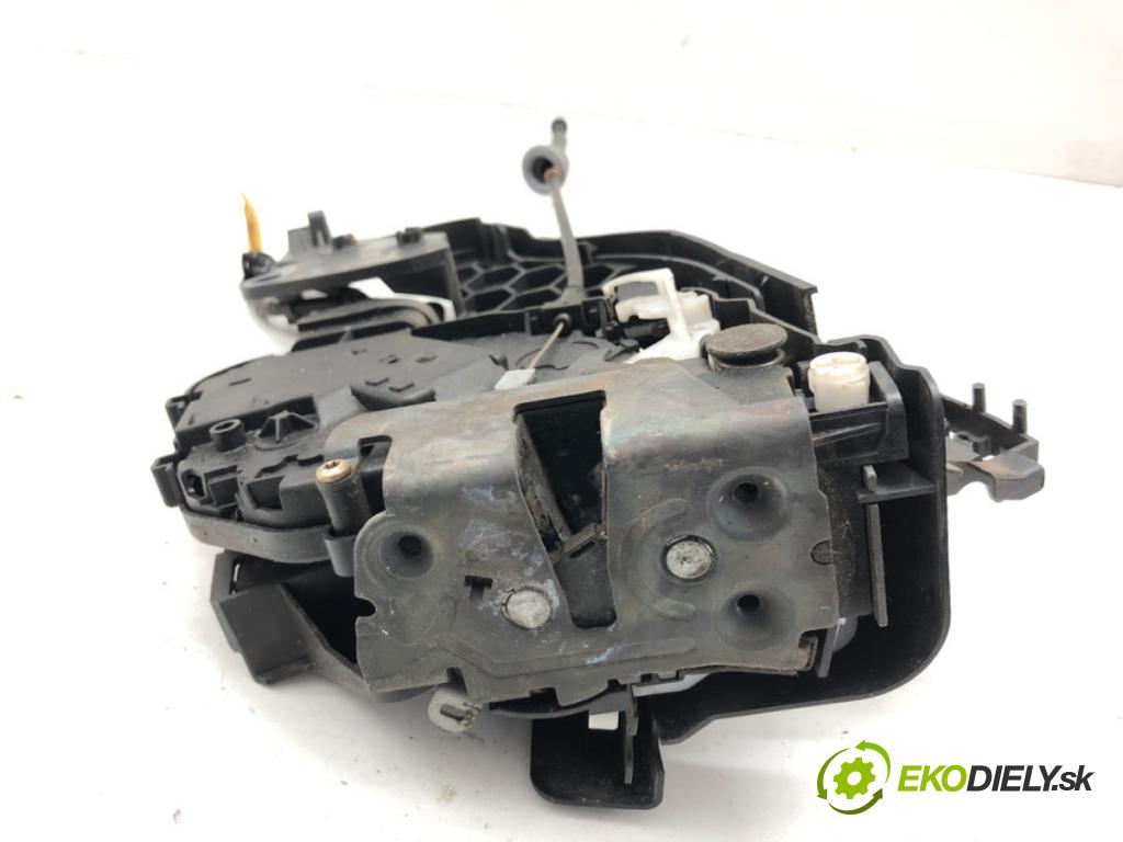VOLVO V50 Kombi 2005 80 kW 1.6 D 1560 zámok dveře pravý zadní část 