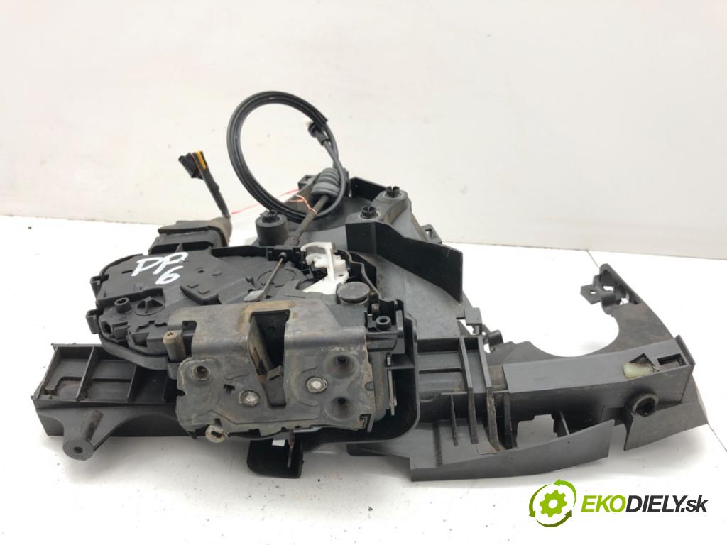 VOLVO V50 Kombi 2005 80 kW 1.6 D 1560 zámok dveře pravý přední část 