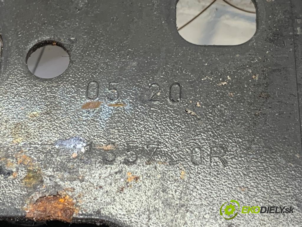 SKODA OCTAVIA III Kombi 2019 110 kW 2.0 TDI 1968 výztuha nárazníka přední část  (Přední výztuha)