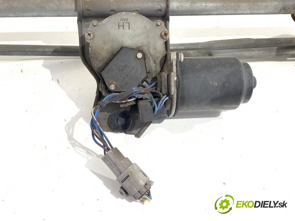 SUZUKI SWIFT III liftback 2009 67 kW 1.3 (RS 413) 1328 mechanismus stěračů přední část (Motorek stěračů přední)