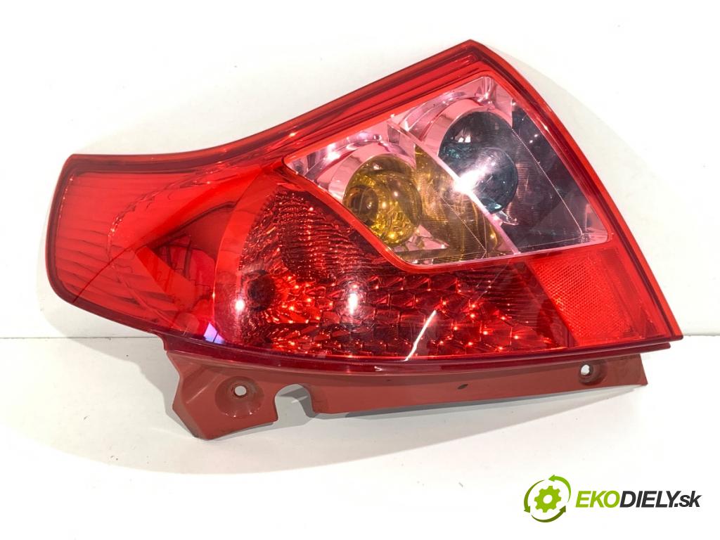 SUZUKI SWIFT III liftback 2009 67 kW 1.3 (RS 413) 1328 Svetlo pravy zad 