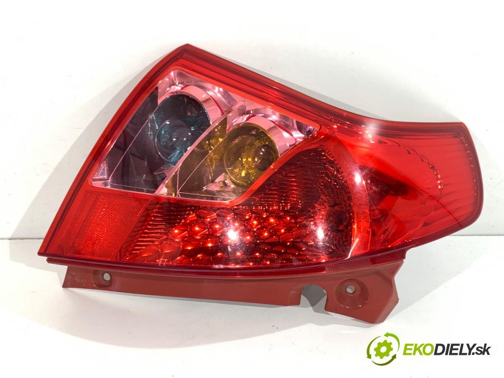 SUZUKI SWIFT III liftback 2009 67 kW 1.3 (RS 413) 1328 Svetlo ľavy zad 