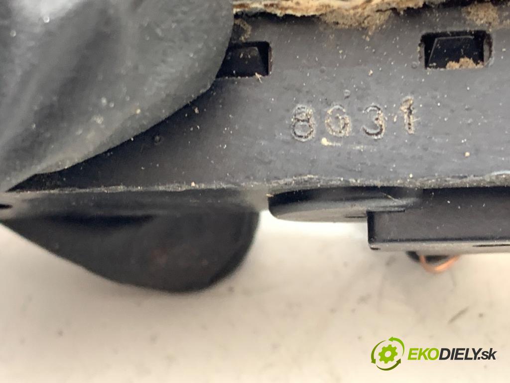 SUZUKI SWIFT III liftback 2009 67 kW 1.3 (RS 413) 1328 klika dveří zadní část