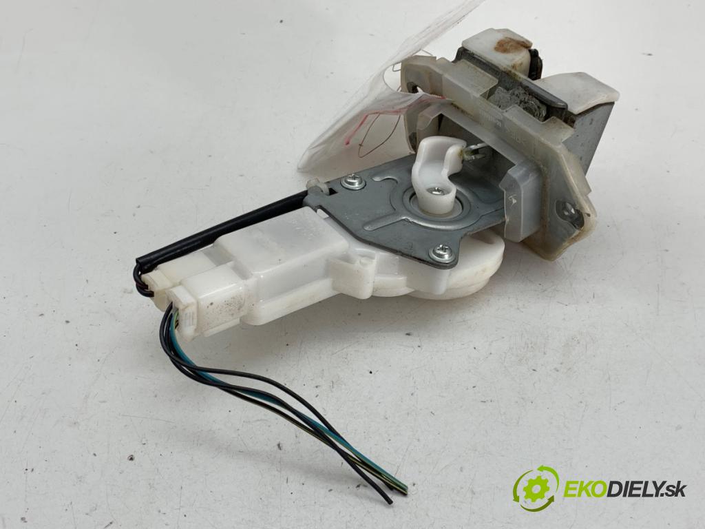 SUZUKI SWIFT III liftback 2009 67 kW 1.3 (RS 413) 1328 zámok dveří zadní část B6765
