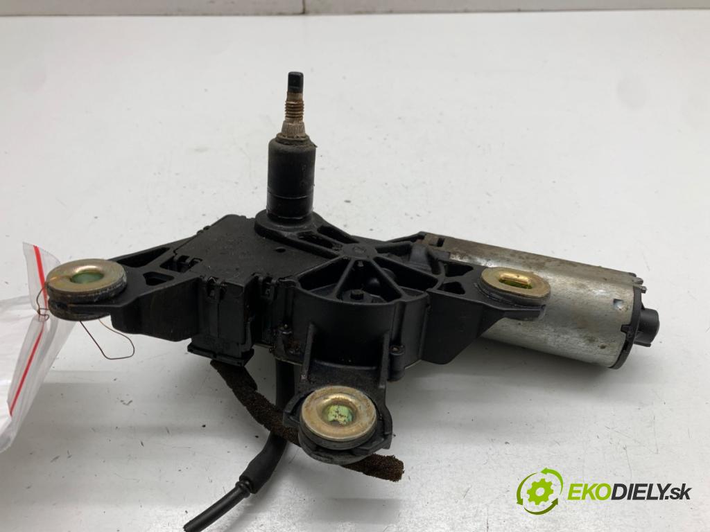 VW PASSAT B5 sedan 1997 66 kW 1.9 TDI 1896 motor stěračů zadní část 8L0955711B