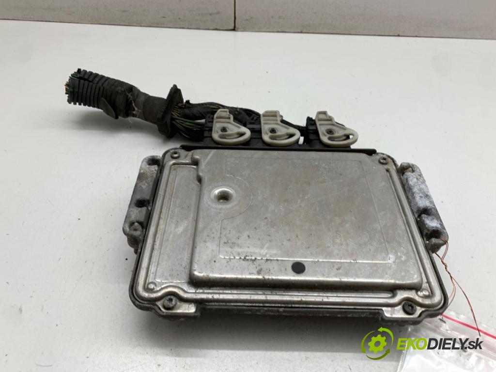 VOLVO V50 Kombi 2005 80 kW 1.6 D 1560 riadiaca jednotka Motor 4N51-12A650-BA (Riadiaca jednotka)