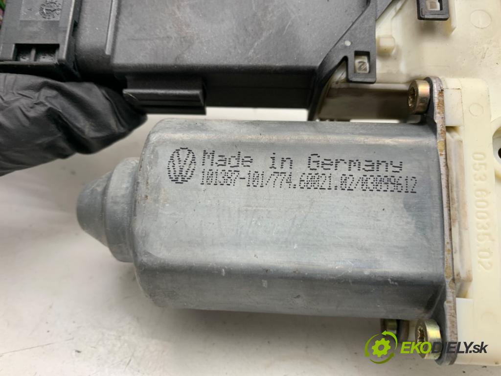VW GOLF IV liftback 1999 85 kW 1.9 TDI 1896 motor sťahovaní okna levý přední část 1J1959801C