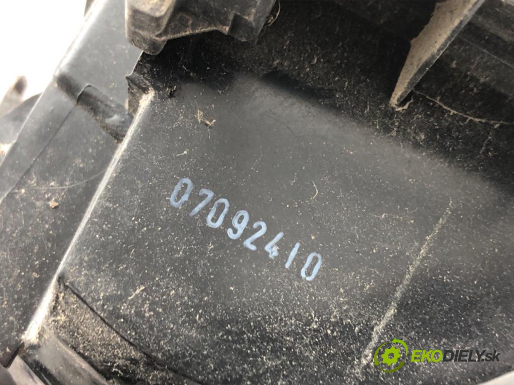 OPEL MERIVA A nadwozie wielkoprzestrzenne (MPV) 2004 66 kW 1.4 16V Twinport (E75) 1364 Svetlo nárazníka pravy zad