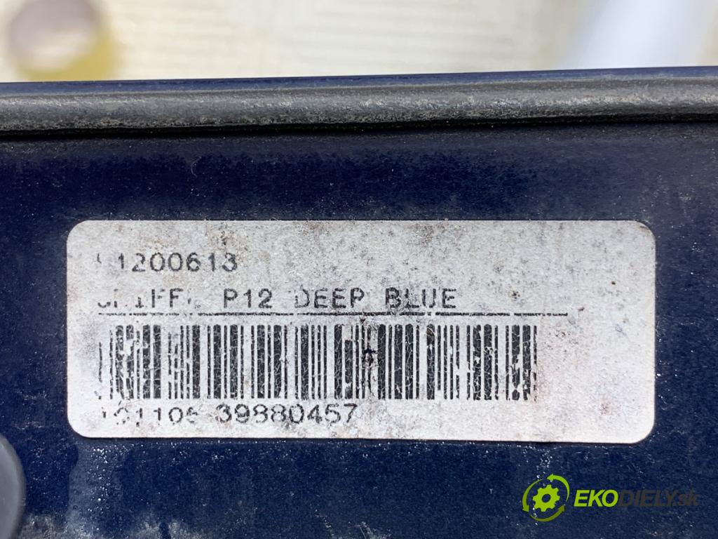 VOLVO V50 Kombi 2006 100 kW 2.0 D 1998 klika lišta dveří zadní část
