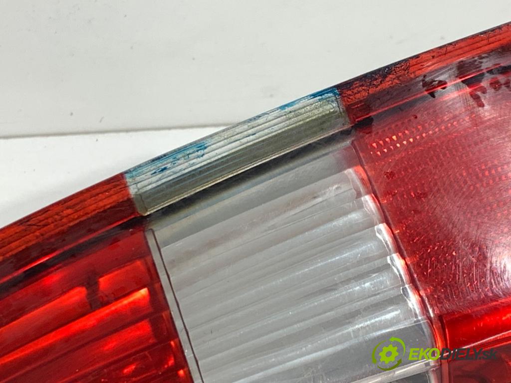 VOLVO V50 Kombi 2006 100 kW 2.0 D 1998 Svetlo pravy zad 30678748