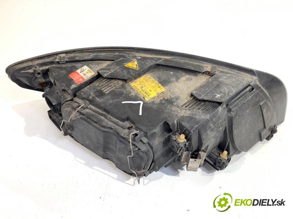 VOLVO V50 Kombi 2006 100 kW 2.0 D 1998 světlomet levý přední část 30698889