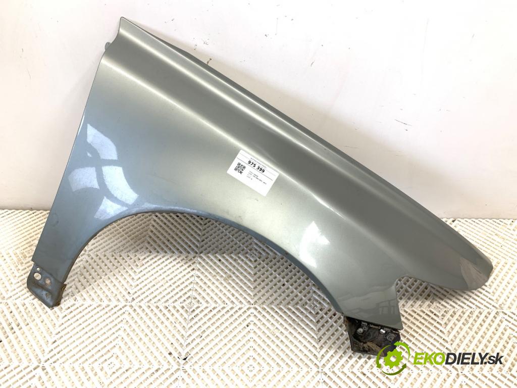 VOLVO V50 Kombi 2005 125 kW 2.4 2435 Blatník pravy predný 