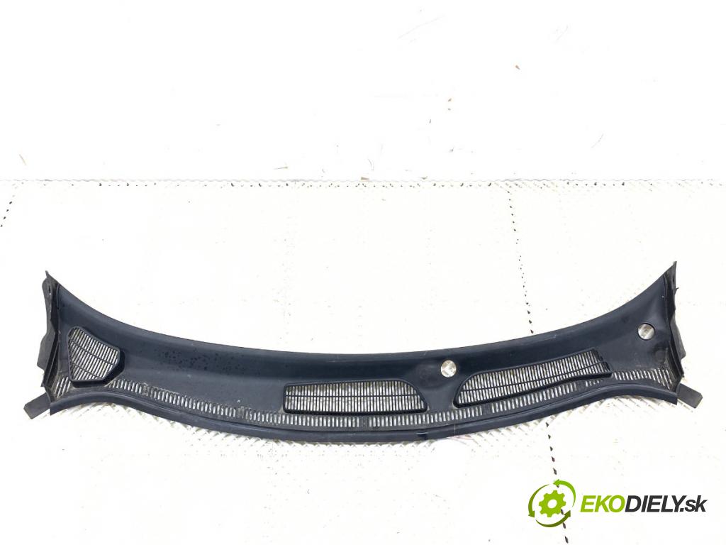 FORD FIESTA MK7 liftback 2015 70 kW 1.5 TDCi 1499 Torpédo, plast pod čelné okno 8A61-A02216-AE (Torpédo (plast pod čelným sklom))