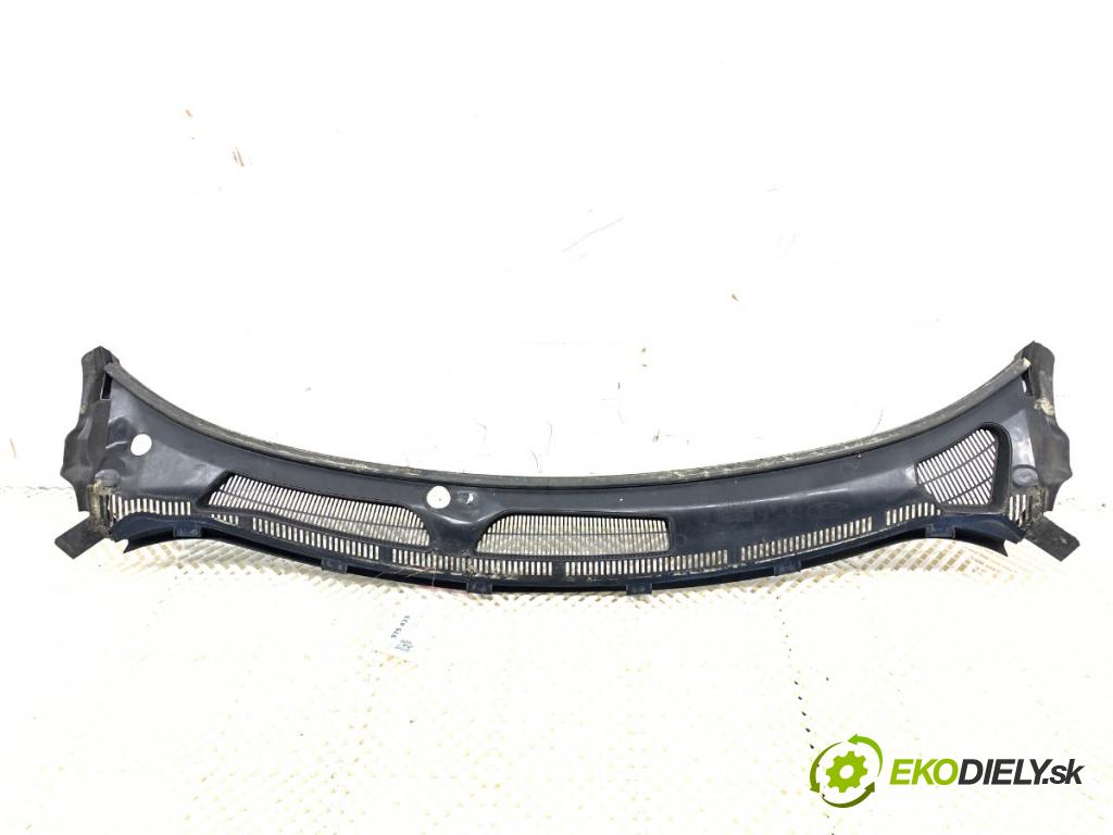 FORD FIESTA MK7 liftback 2015 70 kW 1.5 TDCi 1499 torpédo plast pod čelní okno 8A61-A02216-AE (Plast pod čelním sklem)