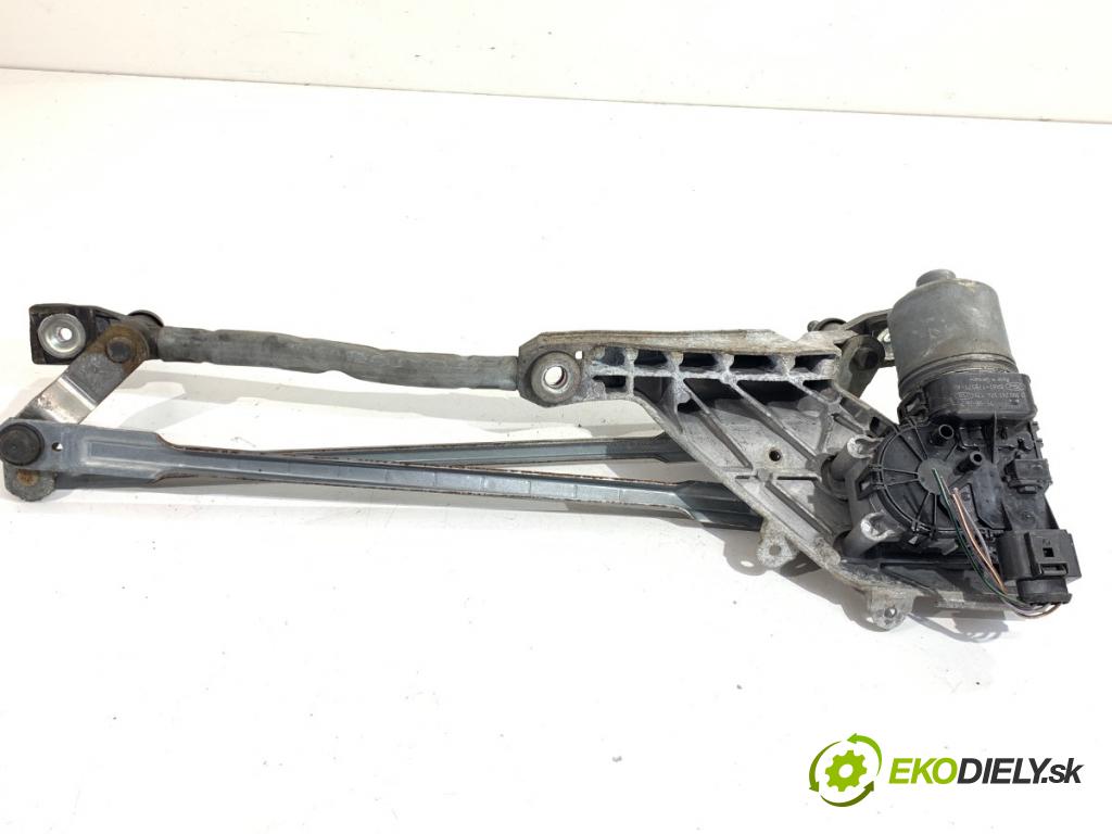 FORD FIESTA MK7 liftback 2015 70 kW 1.5 TDCi 1499 mechanismus stěračů přední část 8A61-17B571-AB (Motorek stěračů přední)