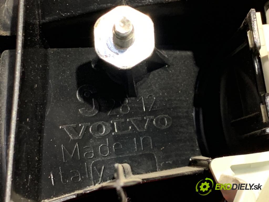 VOLVO V50 Kombi 2005 80 kW 1.6 D 1560 světlo pravý zadní část