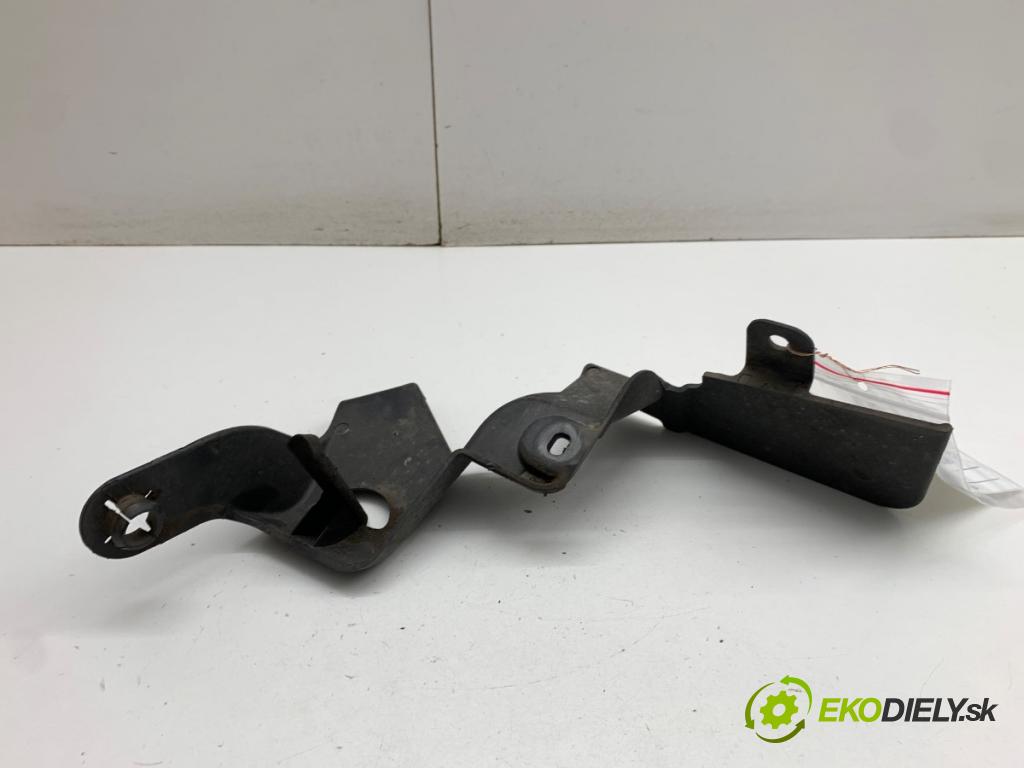 FORD ECOSPORT SUV 2021 92 kW 1.0 EcoBoost 998 úchyt podblatník levý zadní část GN15-11779-CC