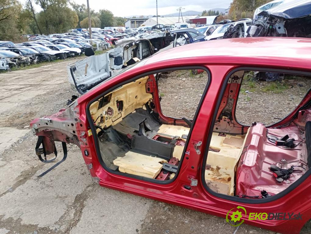 RENAULT CLIO IV liftback 2014 66 kW 0.9 TCe 90 898 KAROSERIA ČTVRŤÁK blatník práh střecha PODŁUŻNICA