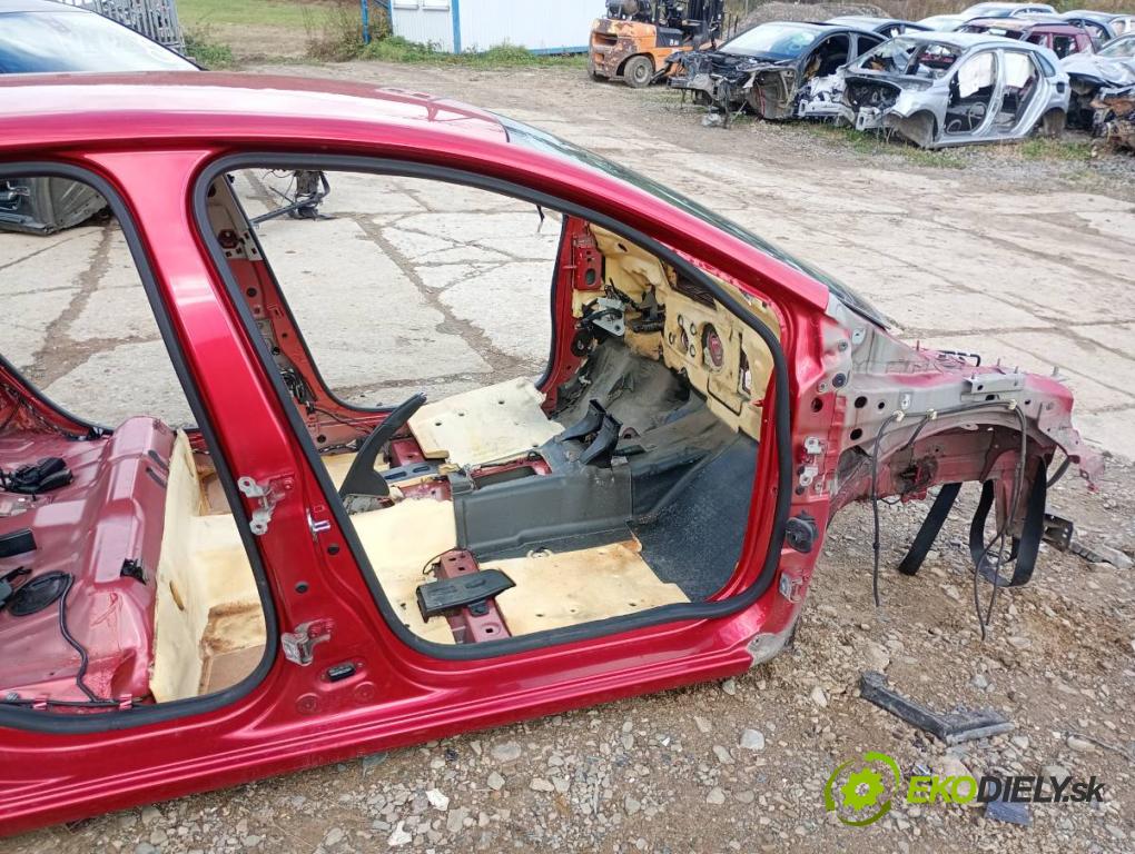 RENAULT CLIO IV liftback 2014 66 kW 0.9 TCe 90 898 KAROSERIA ČTVRŤÁK blatník práh střecha PODŁUŻNICA