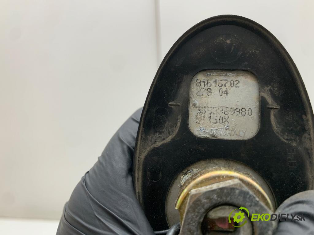 CITROEN C3 I liftback 2004 50 kW 1.4 HDi 1398 ANTENA