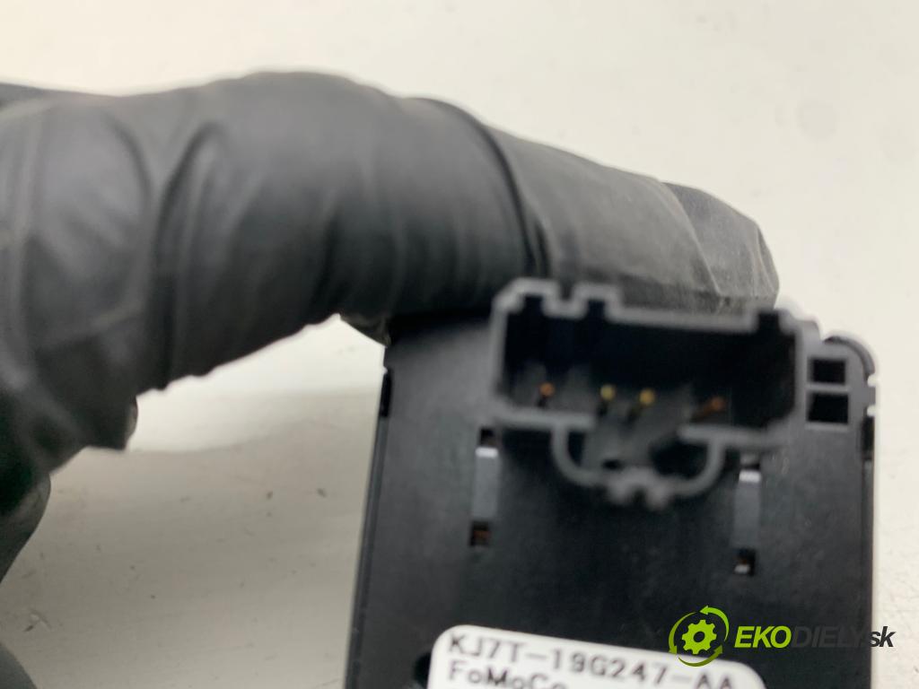FORD RANGER V  2019 213 kW 2.3 213 kW [290 KM] benzyna 2019 - 2022 2261 VÝDEJ: PORT NABÍJAČKA: AC 110V 150W KJ7T-19G247-AA