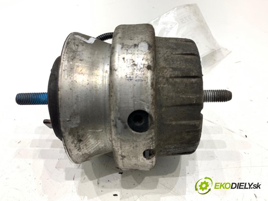 AUDI A6 C6 Kombi 2007 120 kW 2.7 TDI 2698 AirBag motora levý 4F0199379