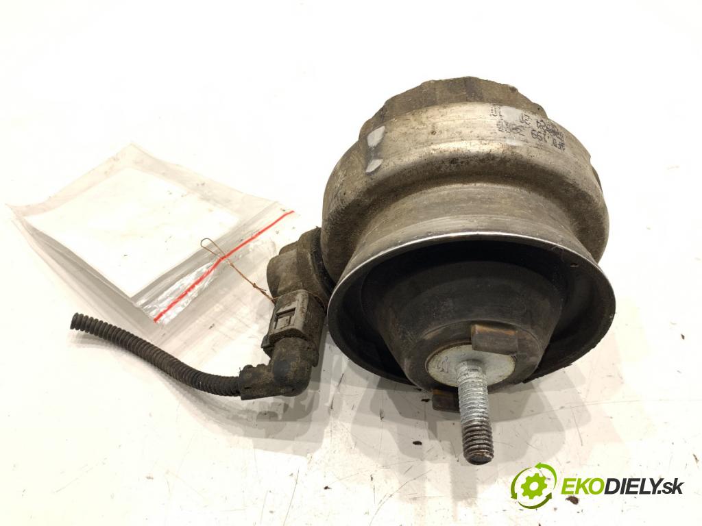 AUDI A6 C6 Kombi 2007 120 kW 2.7 TDI 2698 AirBag motora pravý 4F0199382D