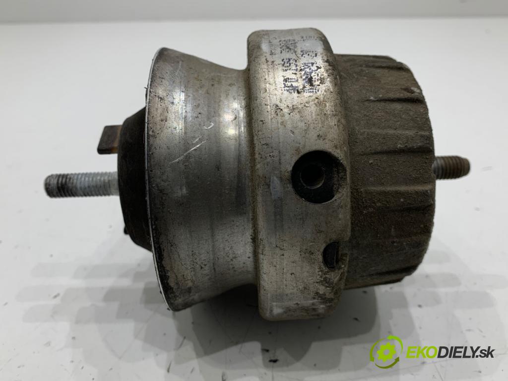 AUDI A6 C6 Kombi 2007 120 kW 2.7 TDI 2698 AirBag motora pravý 4F0199382D