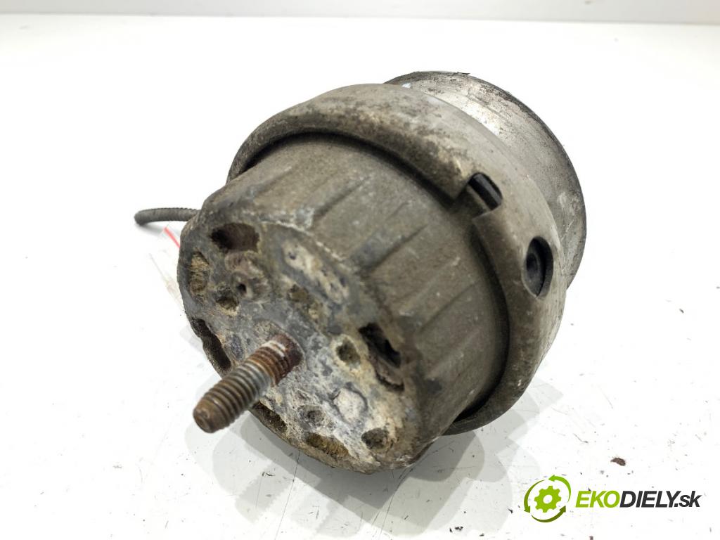 AUDI A6 C6 Kombi 2007 120 kW 2.7 TDI 2698 AirBag motora pravý 4F0199382D